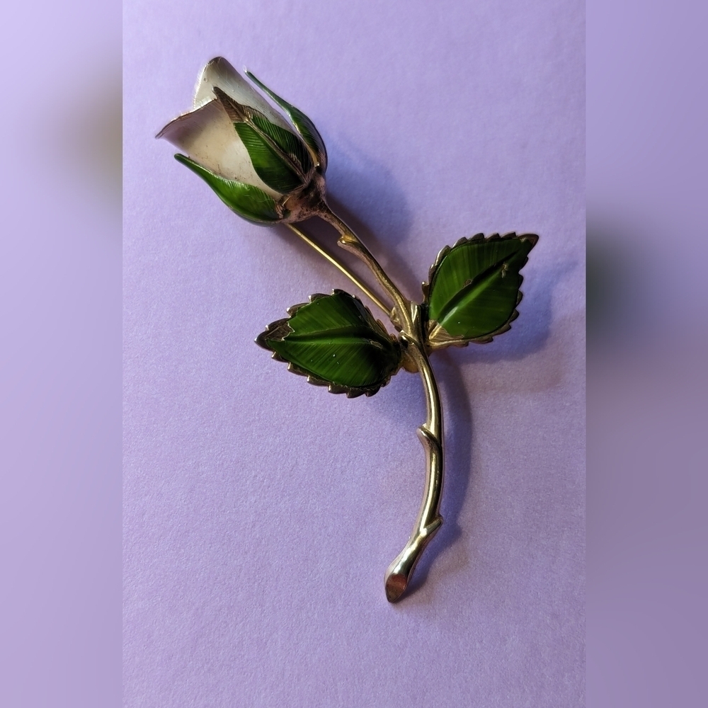 Giovanni Gold tone vintage Rose white Green Enamel Brooch Signed